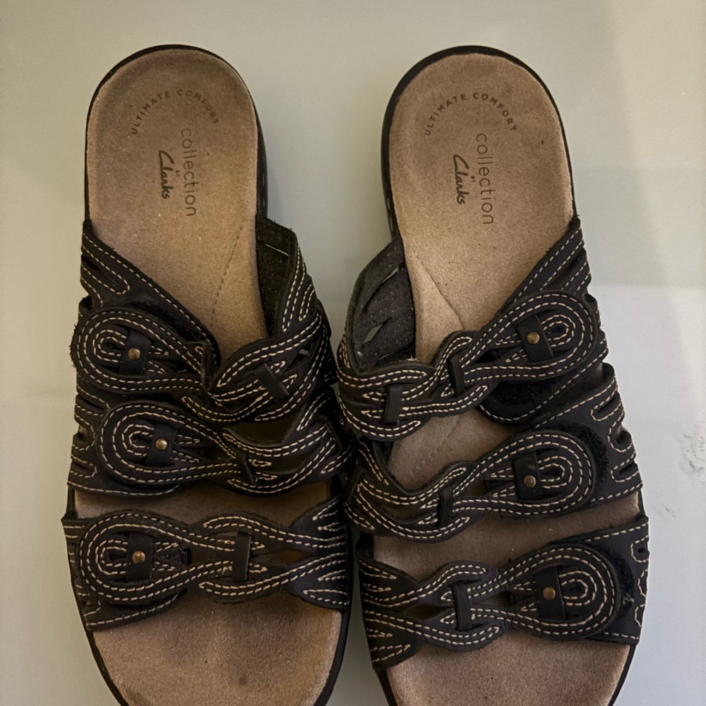 Clarks Women's Black and Tan Sandals